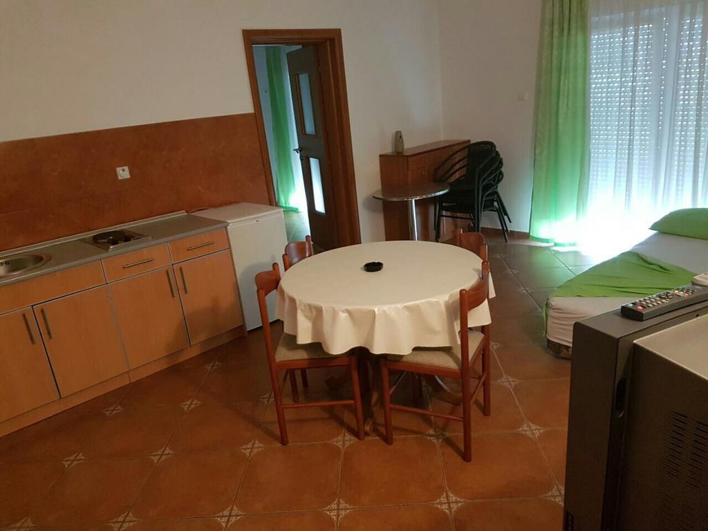 Guesthouse Mb Knezevic บุดวา ภายนอก รูปภาพ